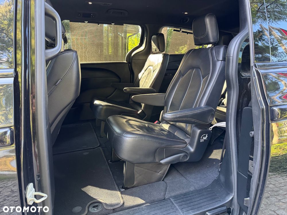 Chrysler Pacifica - 23