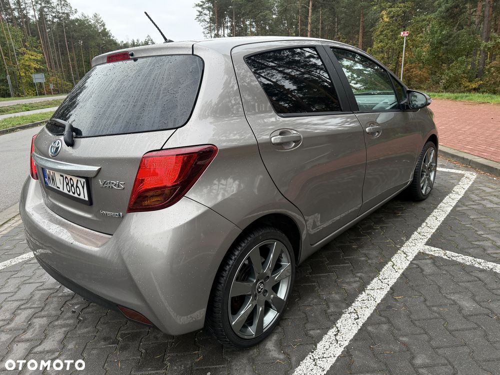 Toyota Yaris Hybrid 100 Selection Passion - 10