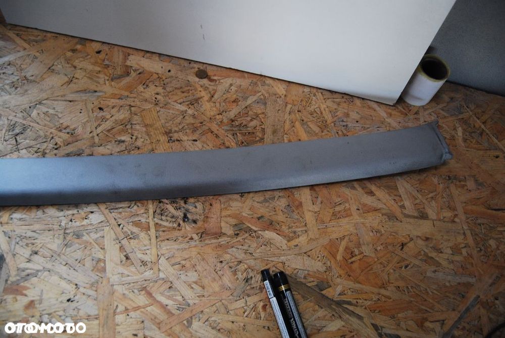LISTWA PODSUFITKI 1H6867625 VW GOLF III GTI 5D - 2