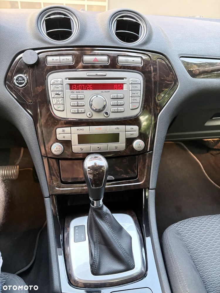 Ford Mondeo 2.3 Ghia - 9