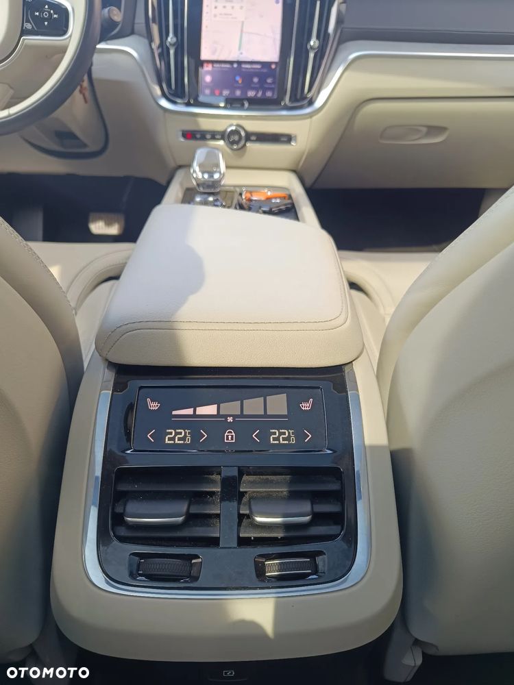 Volvo V60 Cross Country Plus B5 B AWD - 17