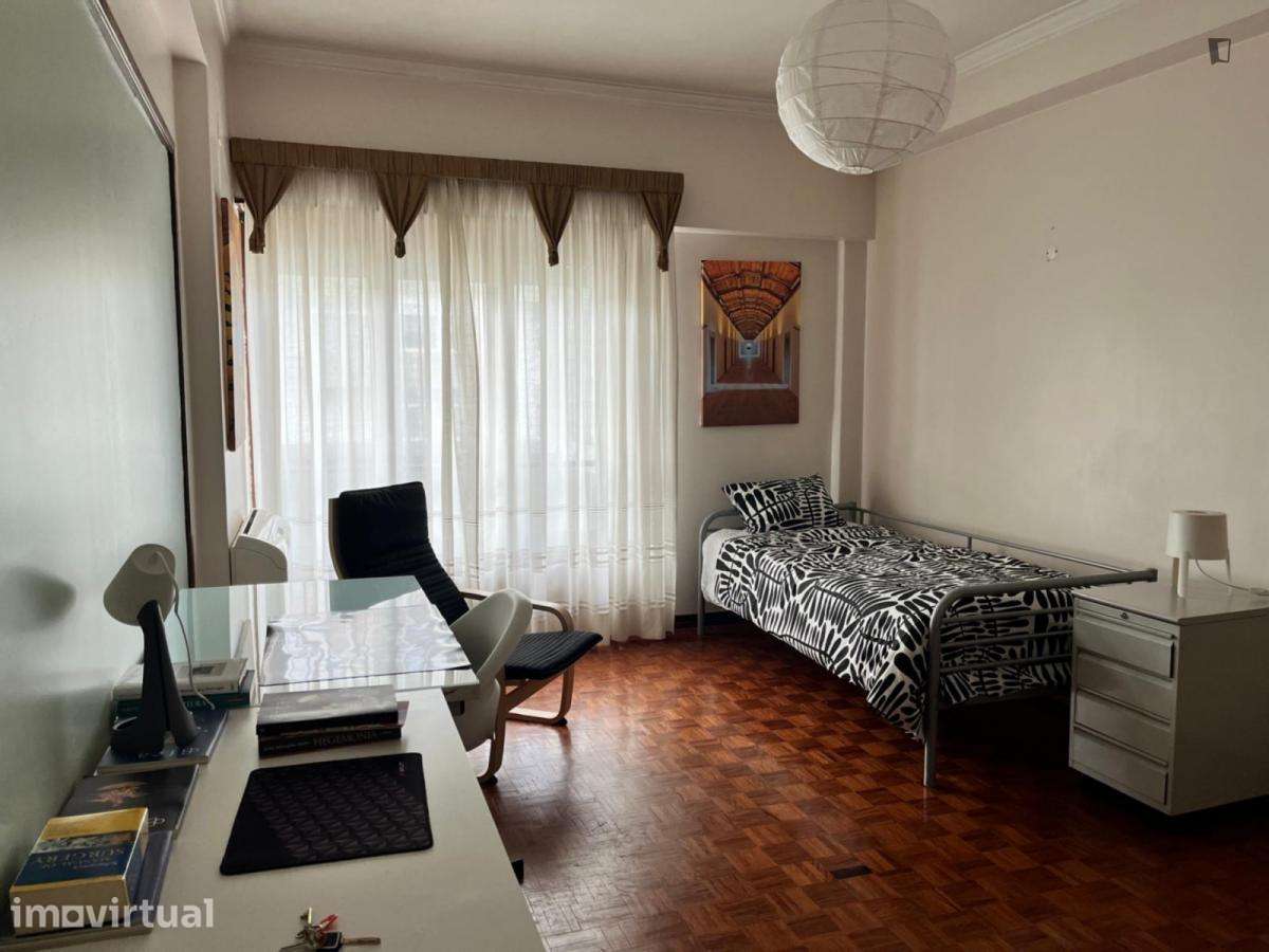 Quarto - localizado em Benfica Lisbon - Grande imagem: 5/22