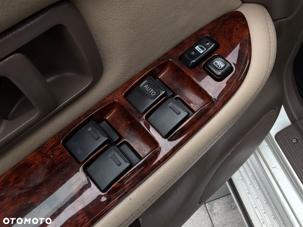 Toyota Land Cruiser - 17