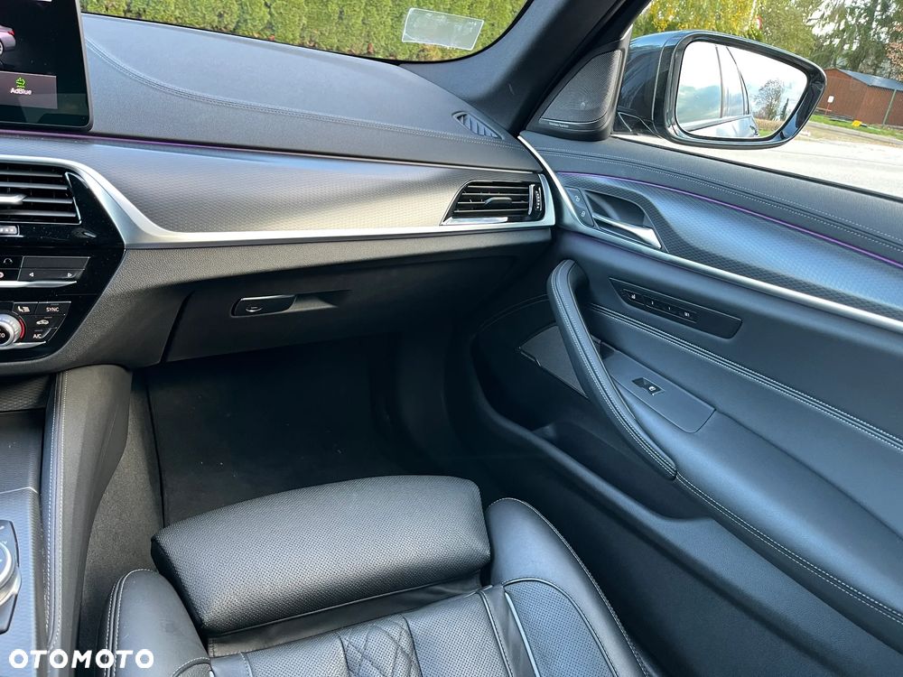 BMW Seria 5 ver-540d-xdrive-mhev-m-sport-sport - 21