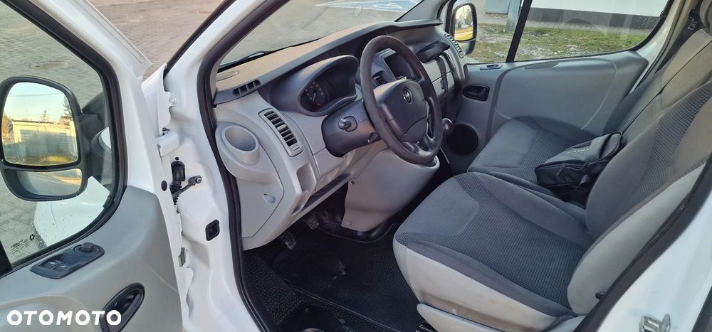 Opel Vivaro - 8