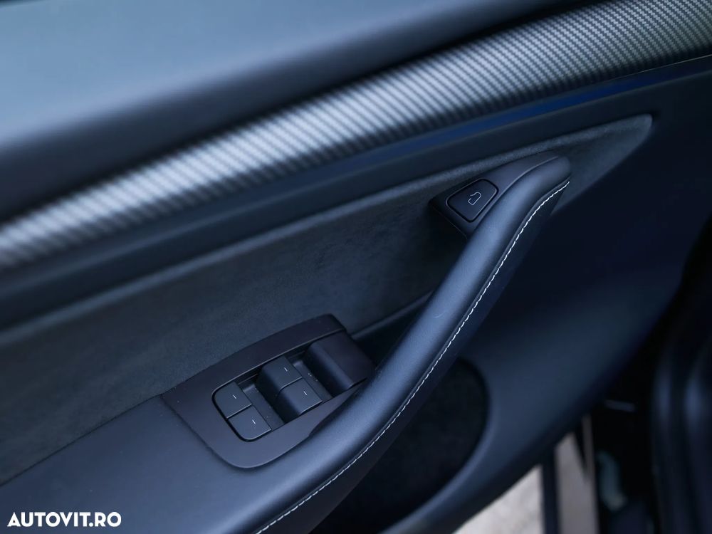 Tesla Model Y - 30