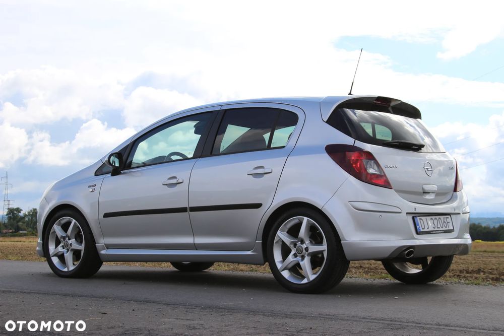 Opel Corsa 1.6T GSI - 12