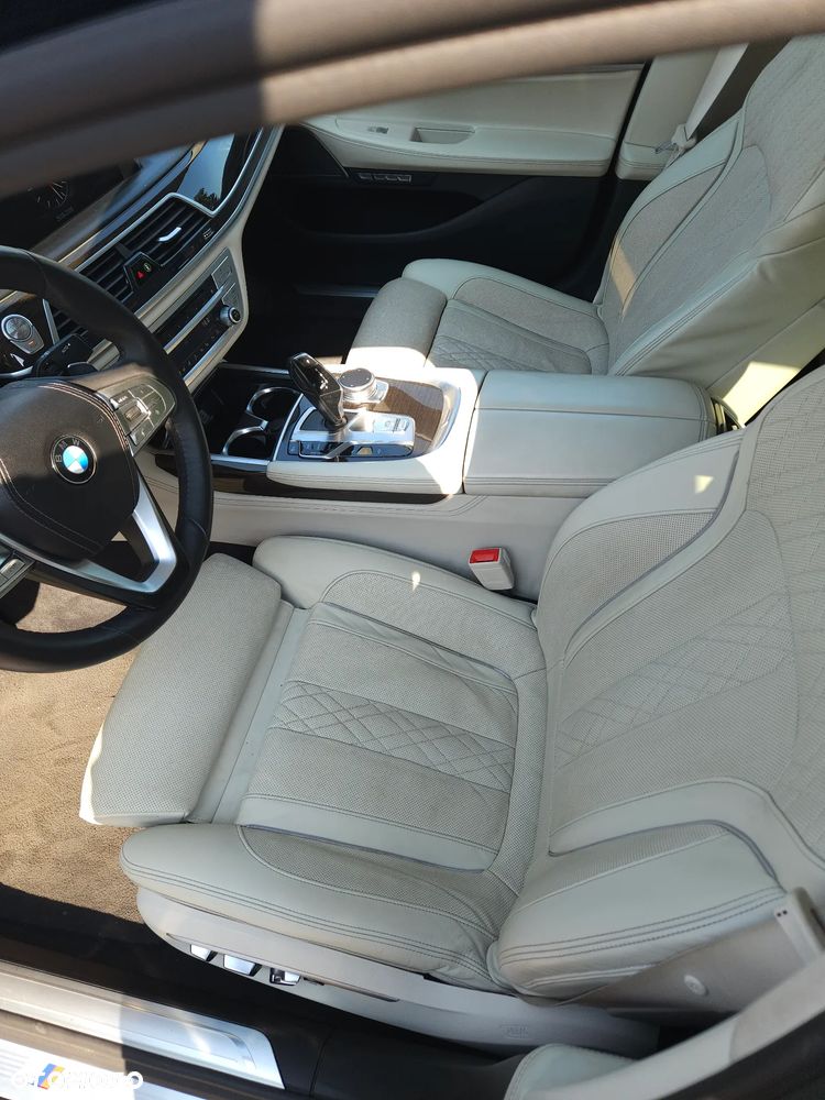 BMW Seria 7 750i xDrive - 14