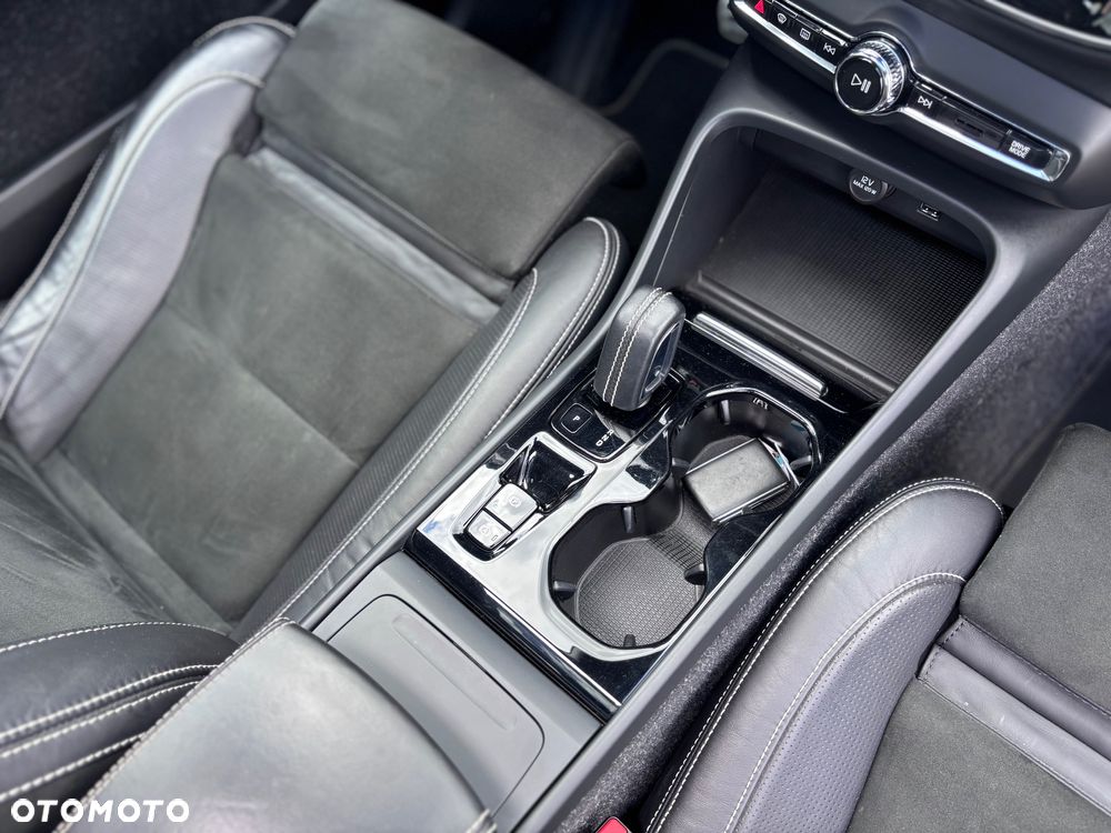 Volvo XC 40 D3 SCR R-Design - 25
