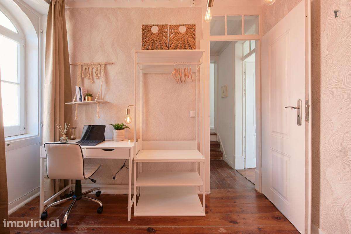 Quarto - localizado em Ajuda Lisbon - Grande imagem: 2/26