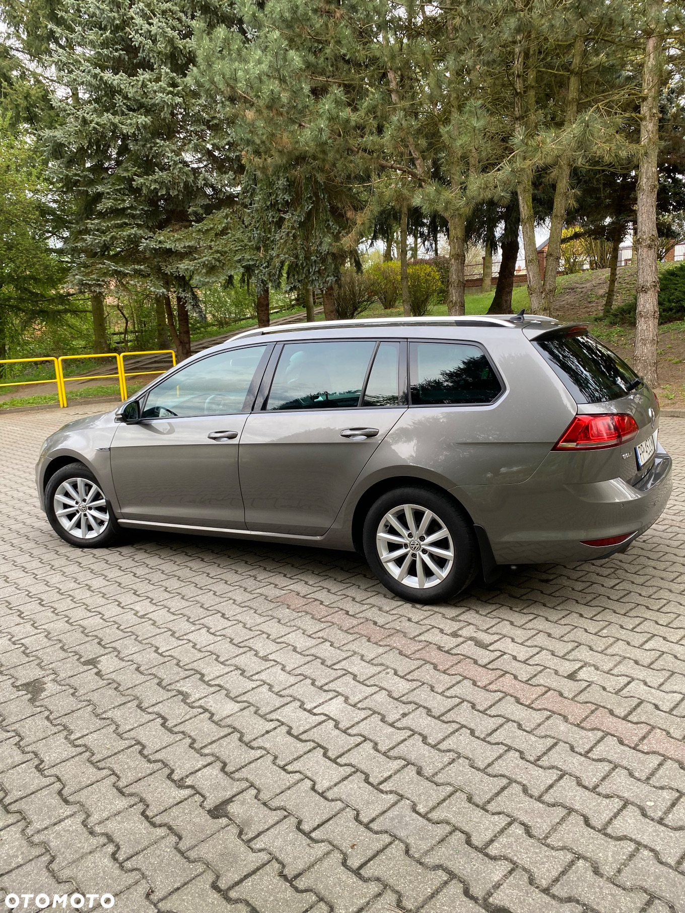 Volkswagen Golf 1.6 TDI BlueMotion Technology DSG Lounge - 20