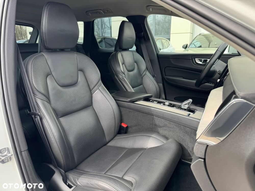 Volvo XC 60 B4 D AWD Inscription - 11