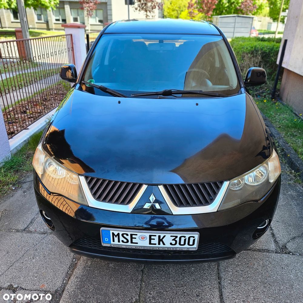 Mitsubishi Outlander - 2