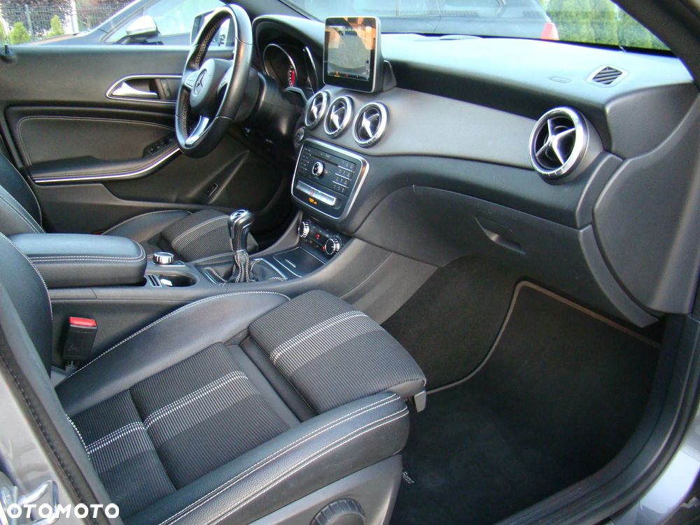 Mercedes-Benz CLA - 32