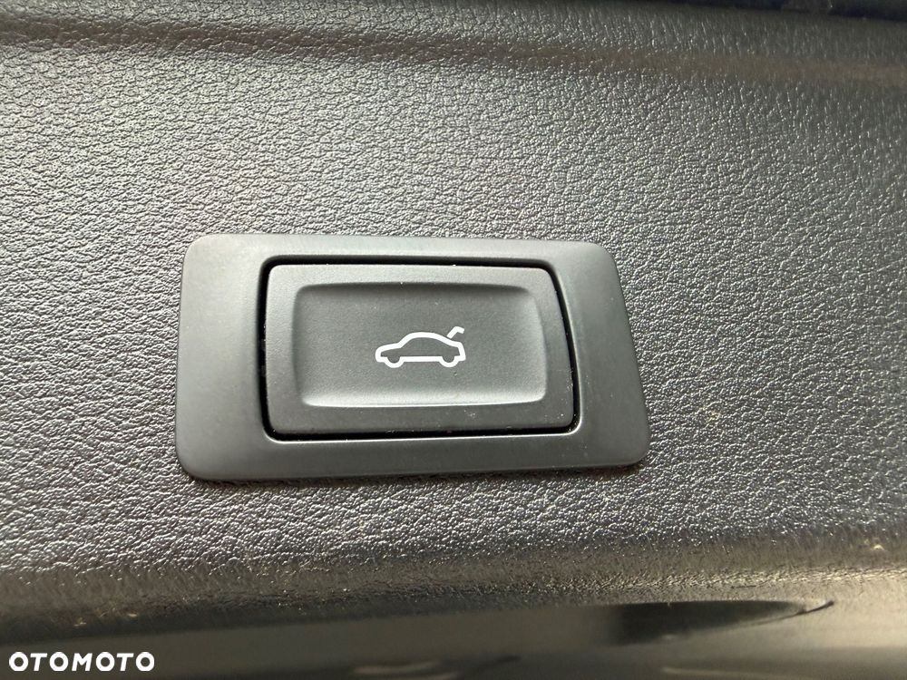Audi A4 Avant 2.0 TDI ultra S tronic sport - 30