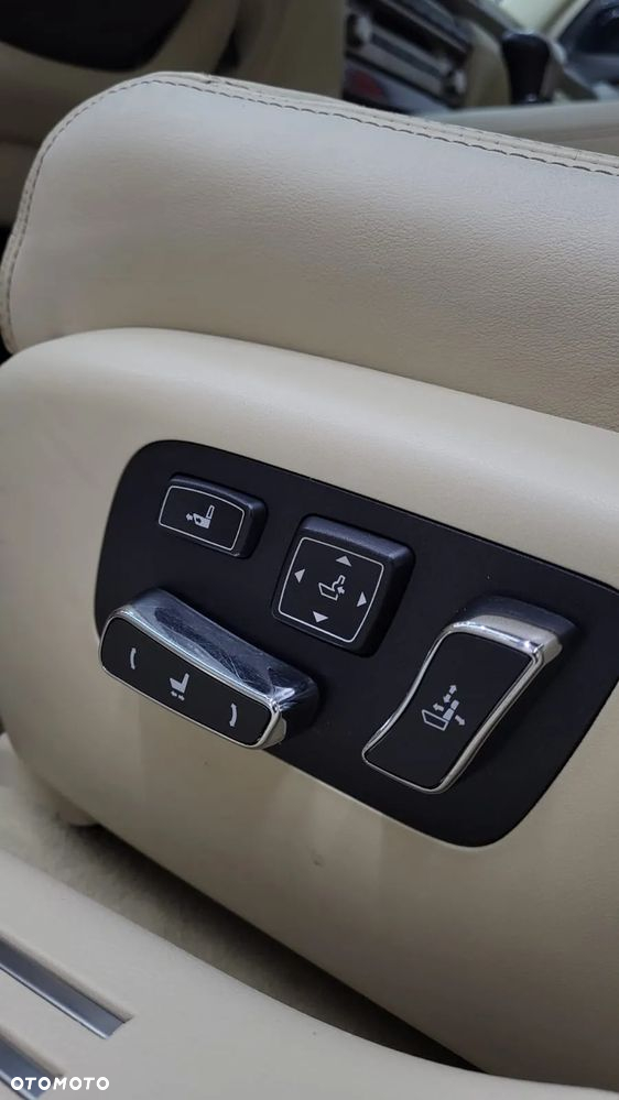 Lexus LS 460 AWD - 16