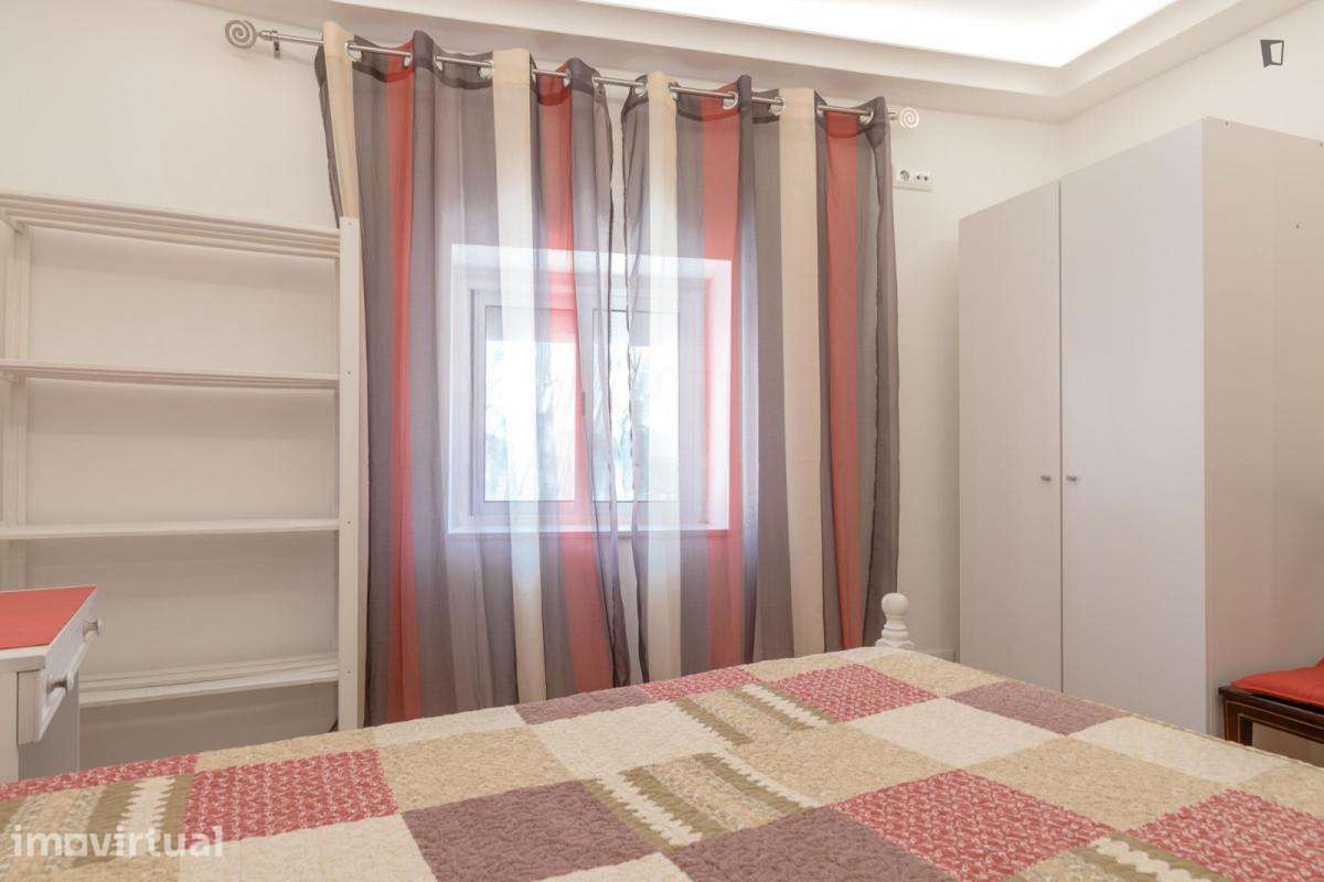 Quarto - localizado em Campolide Lisbon - Grande imagem: 4/11