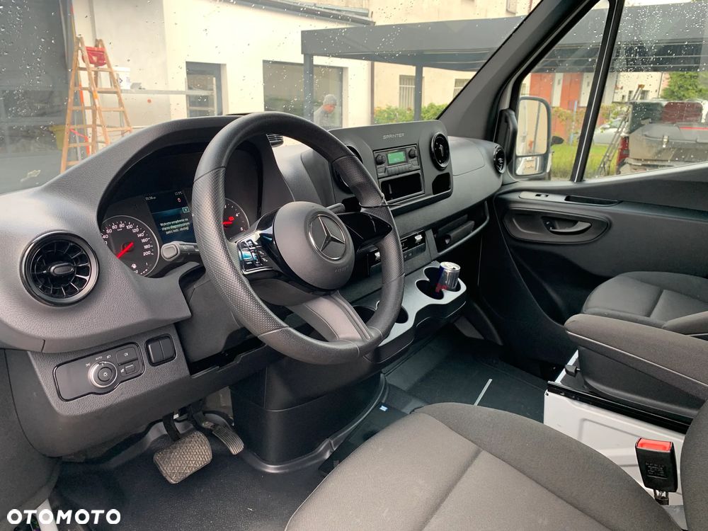 Mercedes-Benz Sprinter - 9