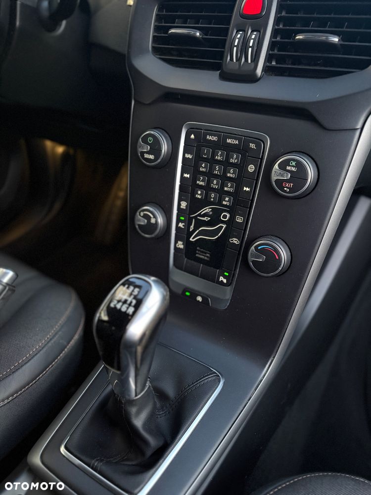 Volvo V40 Cross Country D2 Momentum - 21