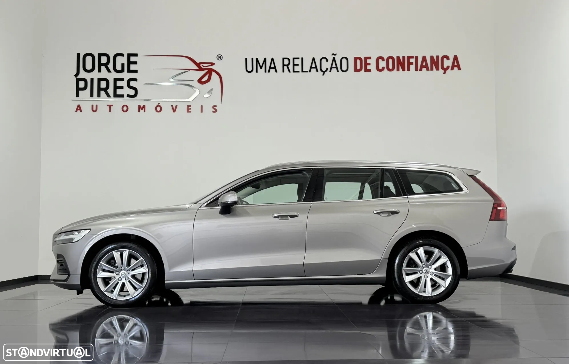 Volvo V60 2.0 B4 Momentum Geartronic - 4