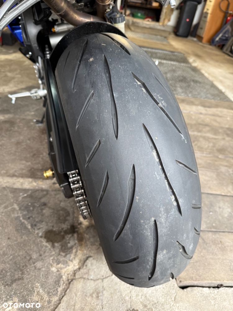 Yamaha R1 - 19