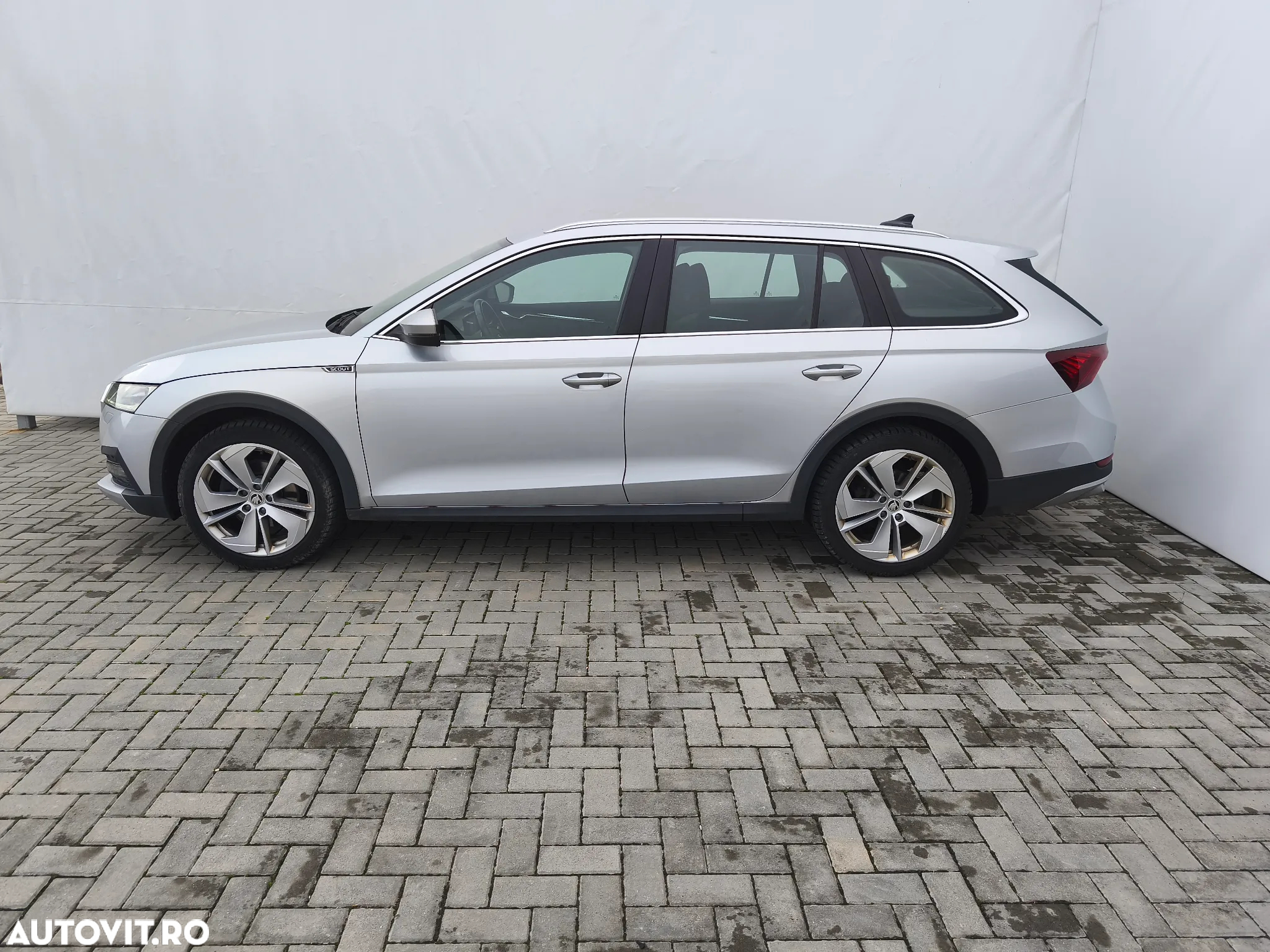 Skoda Octavia Combi 2.0 TDI DSG 4X4 Scout - 3