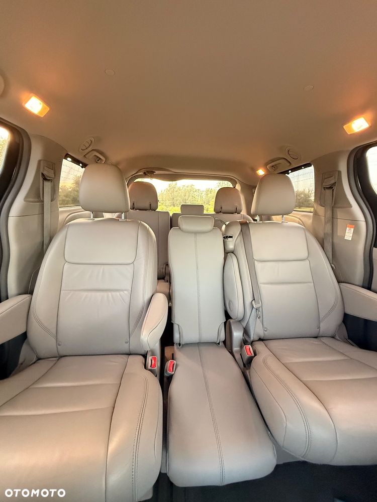 Toyota Sienna 3.5 V6 - 16