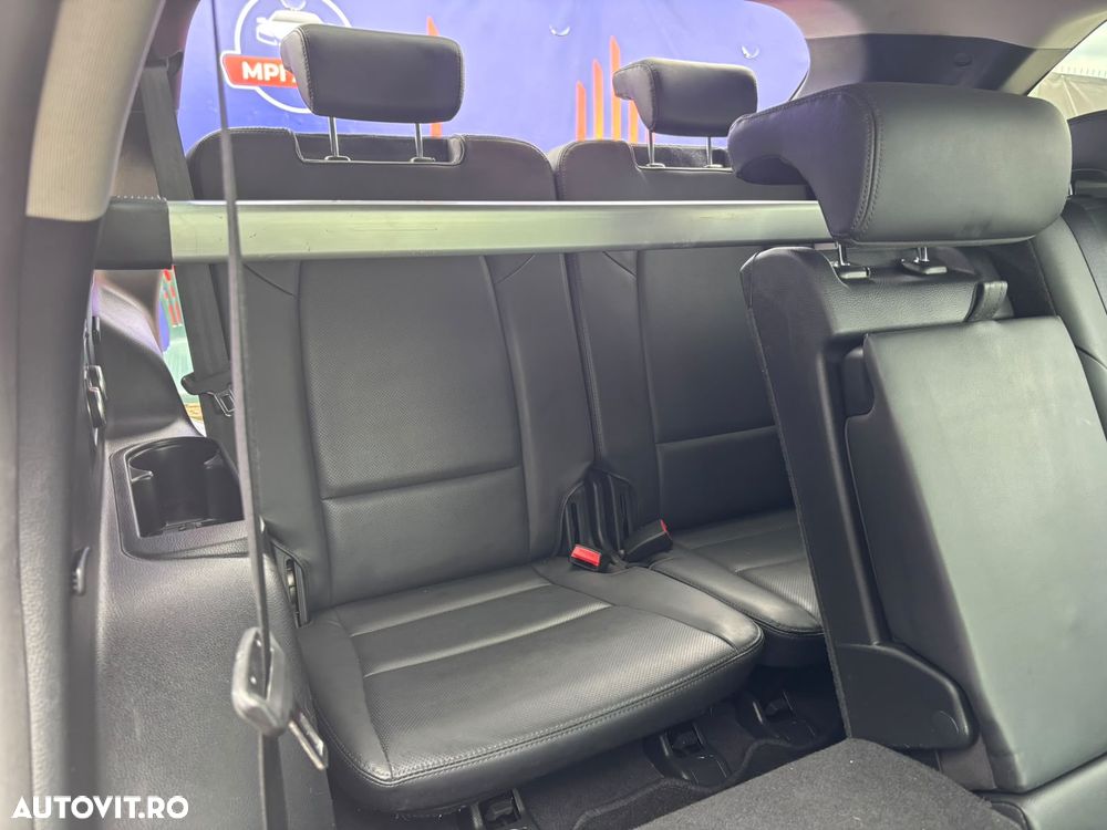 Hyundai Grand Santa Fe - 33