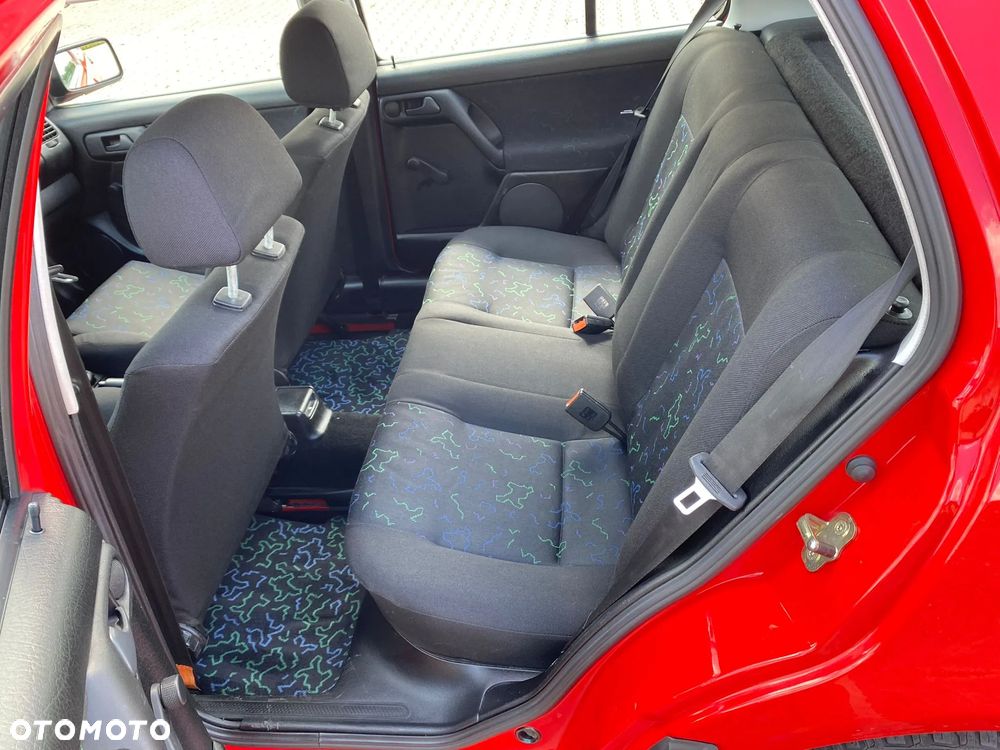 Volkswagen Golf - 22