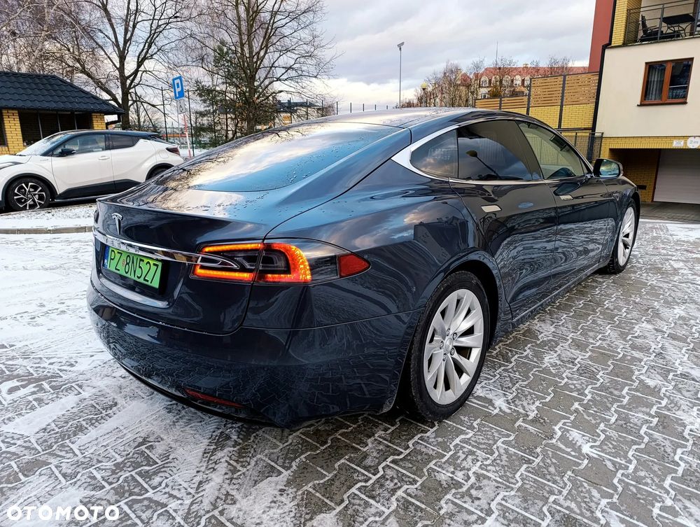 Tesla Model S - 17