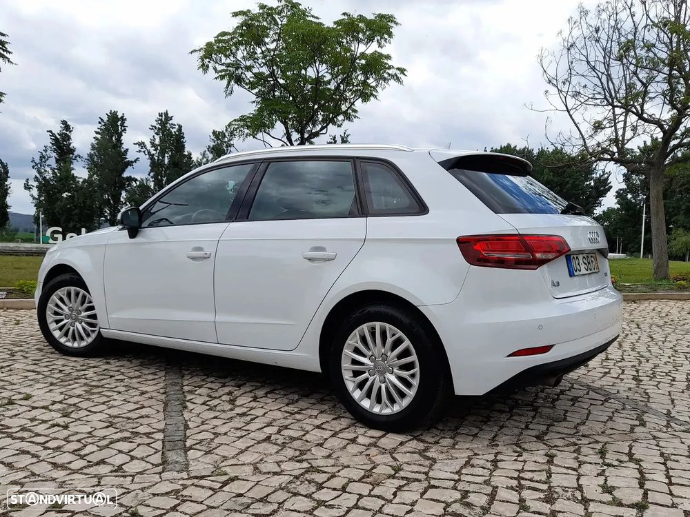 Audi A3 Sportback 1.6 TDI Attraction Ultra - 6