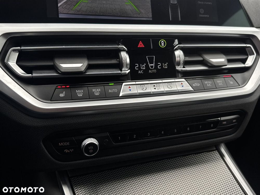 BMW Seria 3 330i xDrive - 13