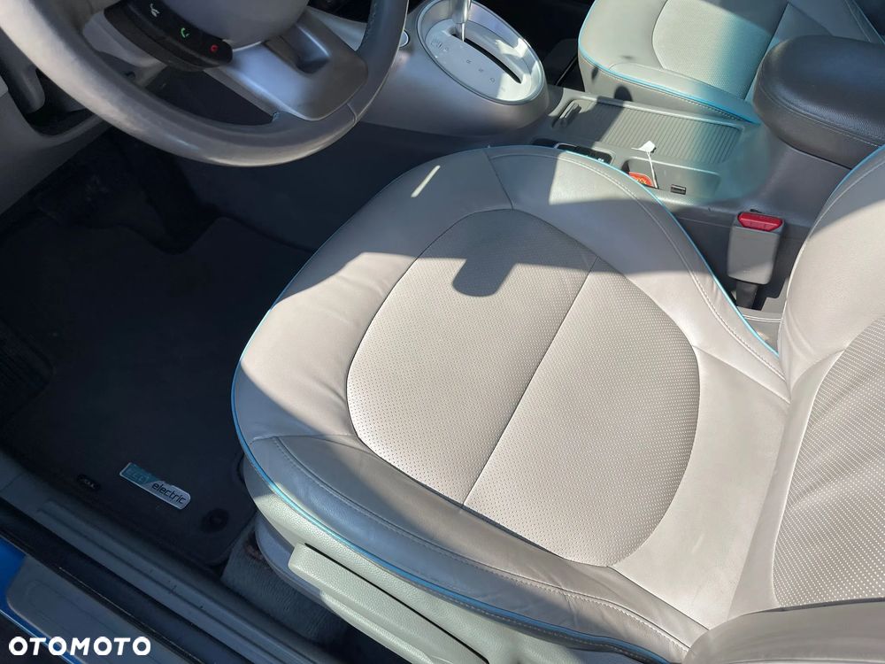 Kia Soul Plug - 21