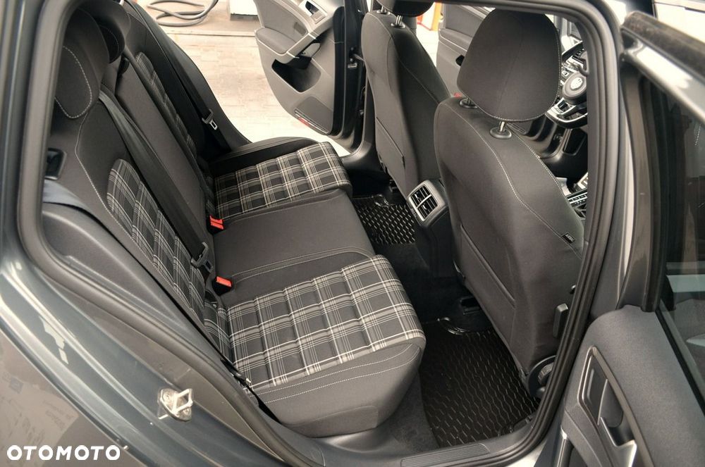 Volkswagen Golf - 17