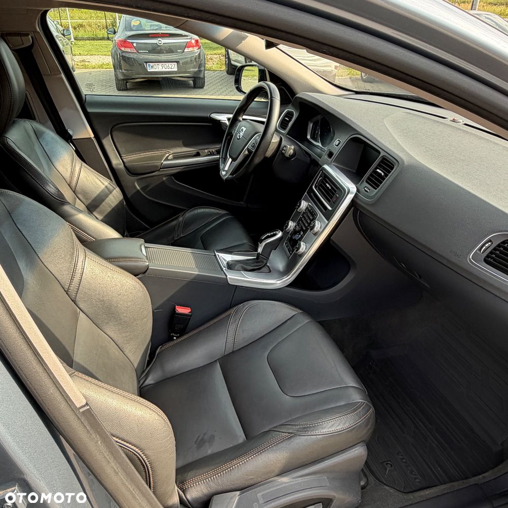 Volvo V60 Cross Country - 10