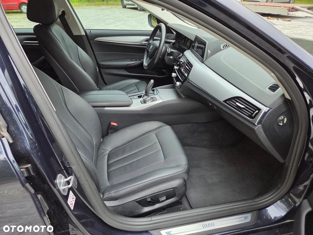 BMW Seria 5 520d M Sport Edition - 14