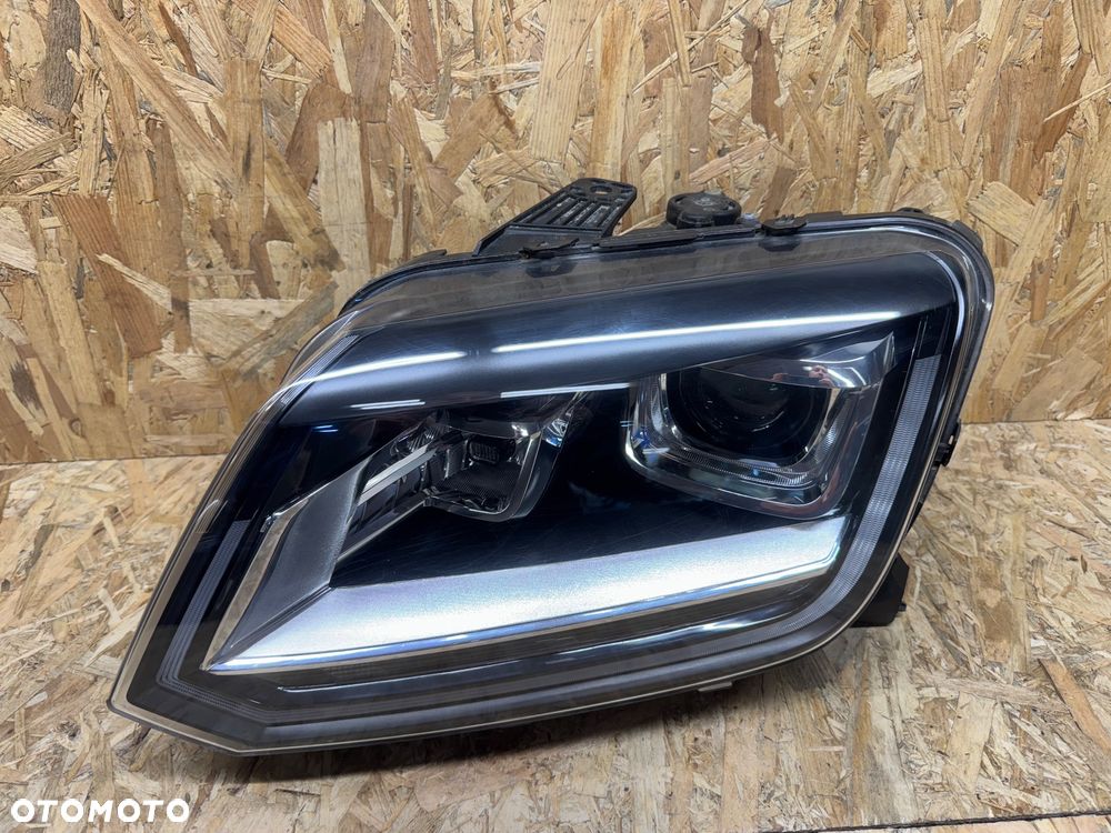 Przednia lewa lampa Volkswagen amarok - 2