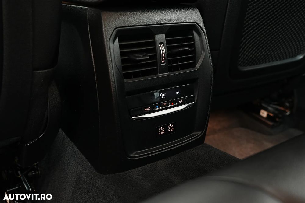 BMW Seria 3 330e Aut. Sport Line - 38