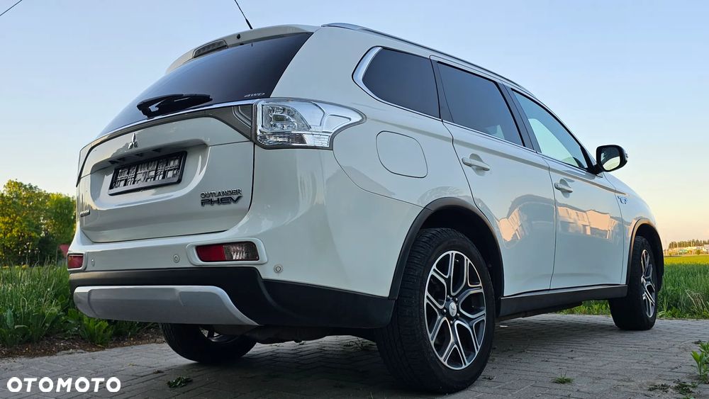 Mitsubishi Outlander Instyle NAVI + - 8