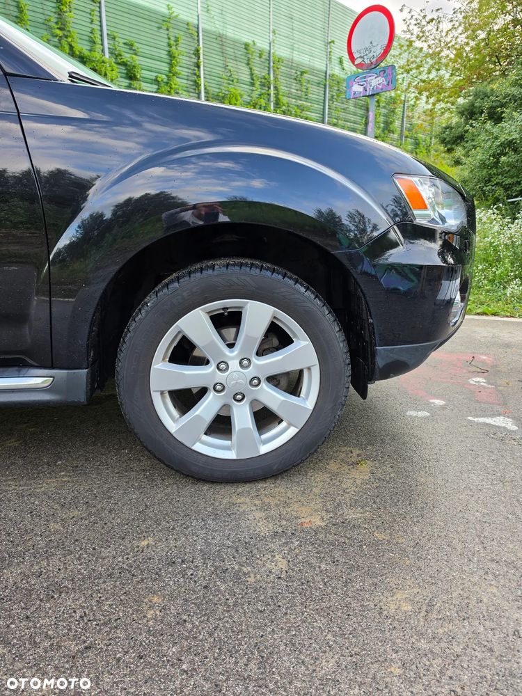 Mitsubishi Outlander 2.0 DID Intense + - 4