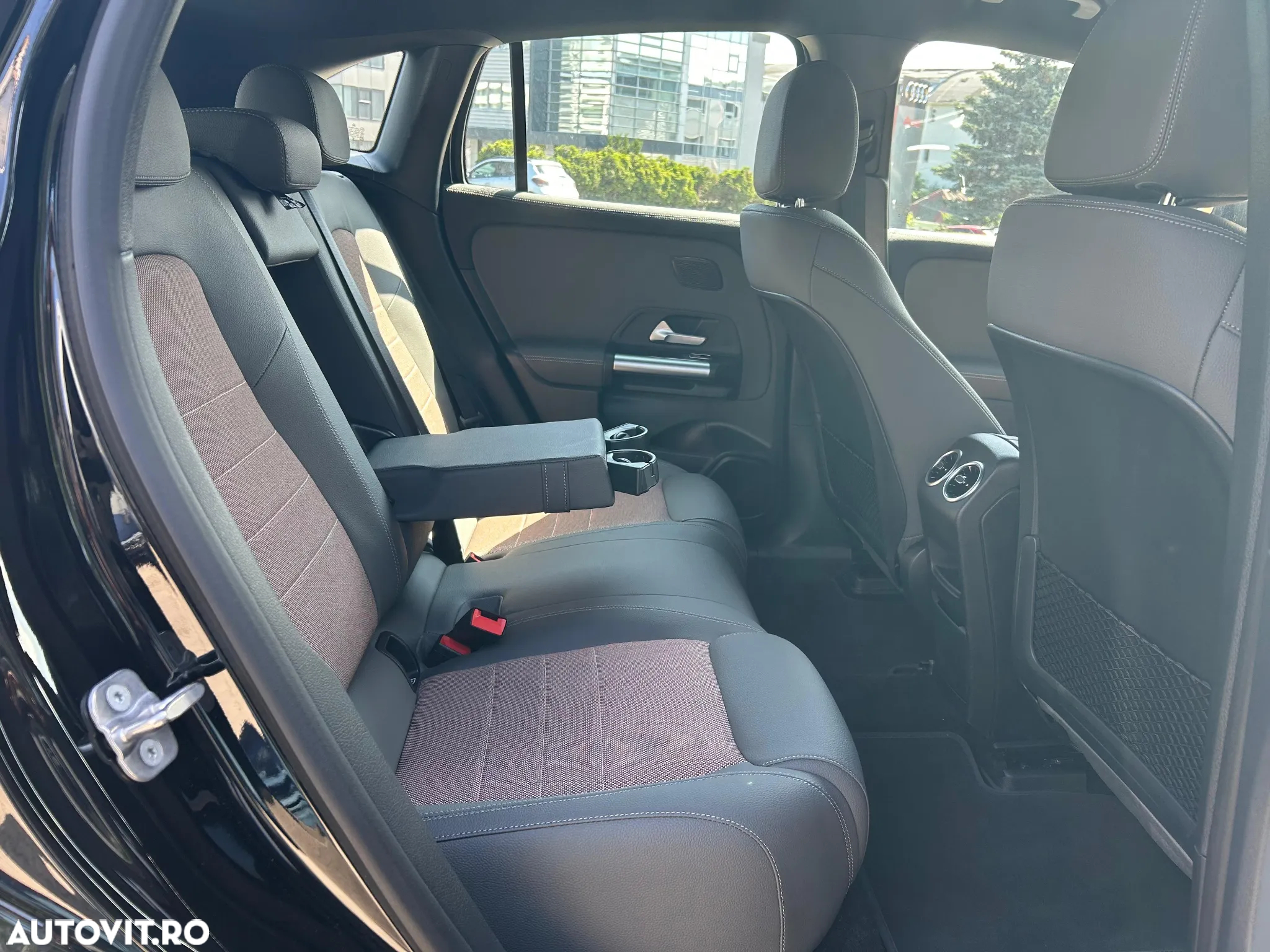 Mercedes-Benz EQA 300 4MATIC - 11