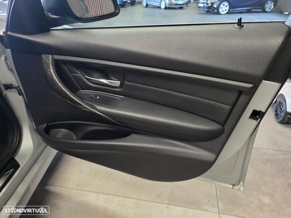 BMW 320 d Aut. Luxury Line - 13