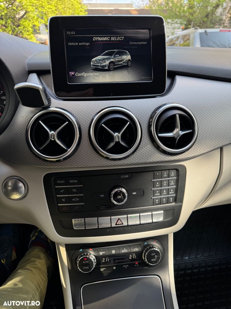 Mercedes-Benz B 220 4Matic Aut. - 11