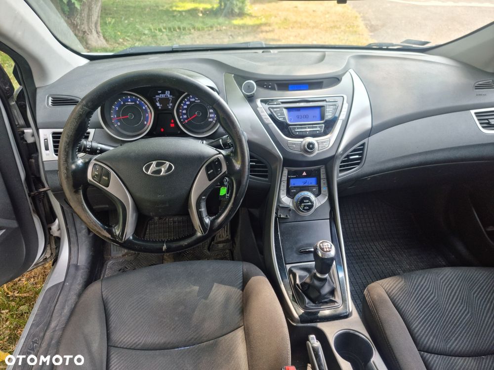 Hyundai Elantra - 6