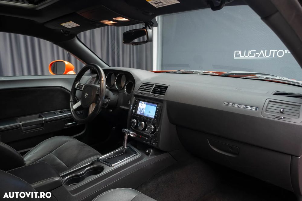 Dodge Challenger - 38