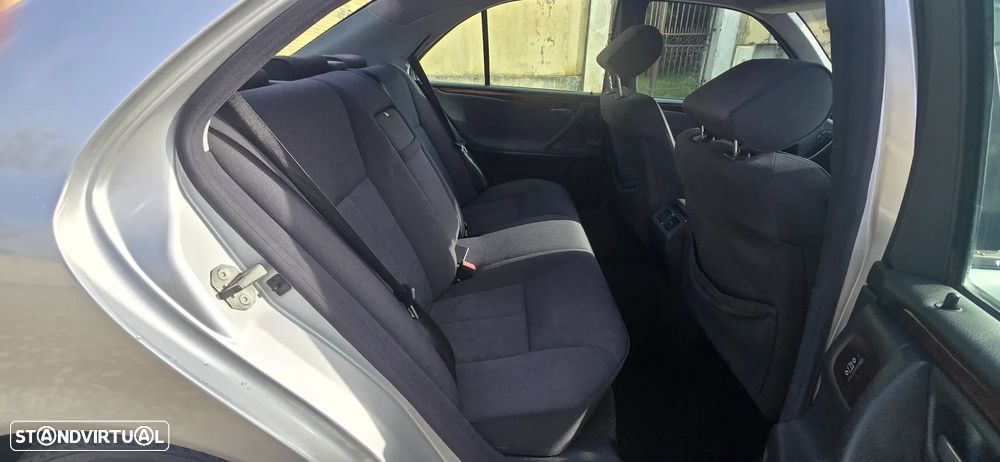 Mercedes-Benz E 220 - 13