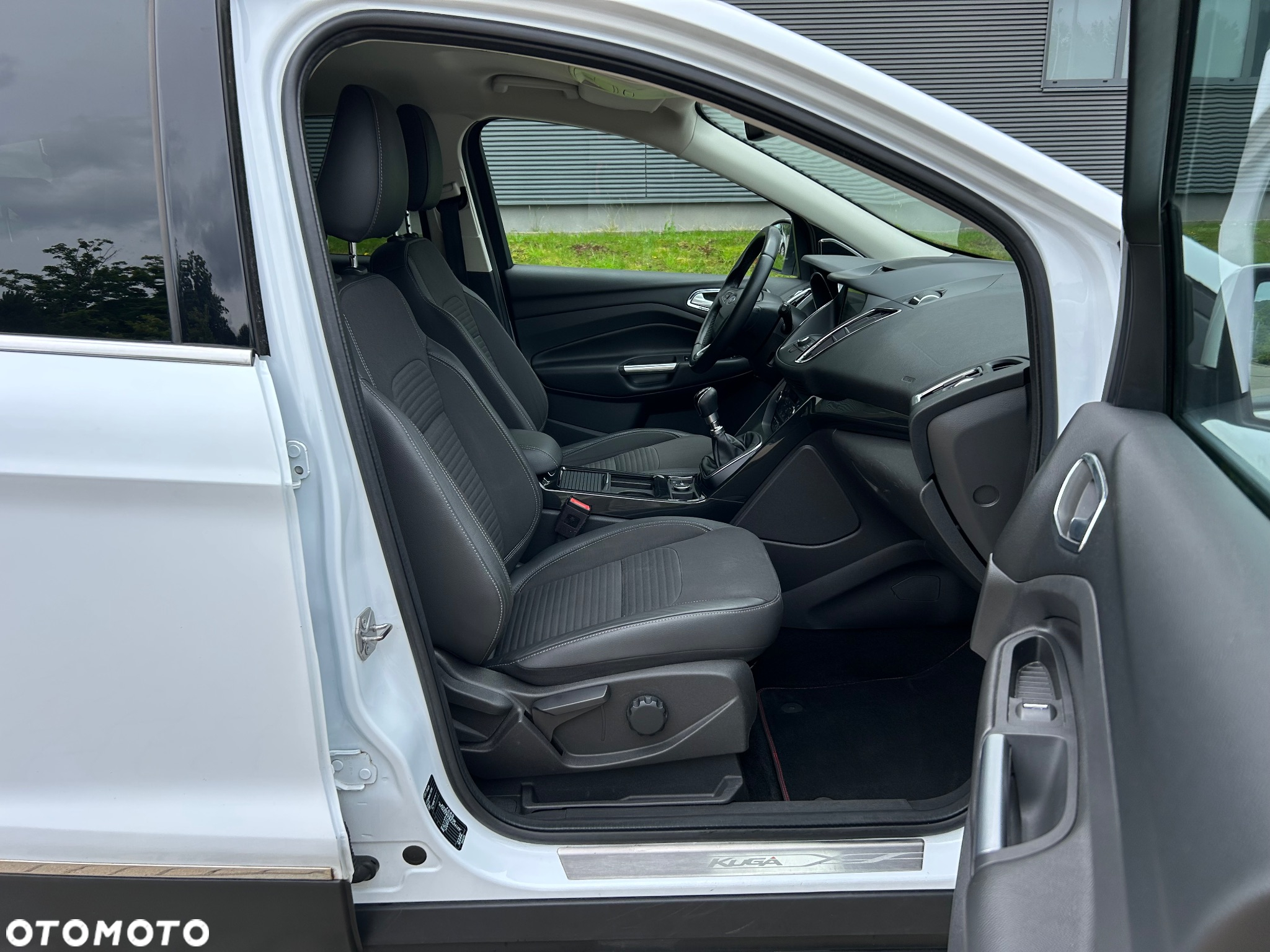 Ford Kuga 1.5 EcoBoost 2x4 Titanium - 16