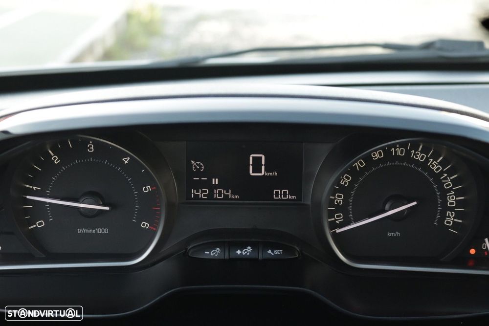 Peugeot 208 Van 1.6 BlueHDI Pack GPS 100cv - 35