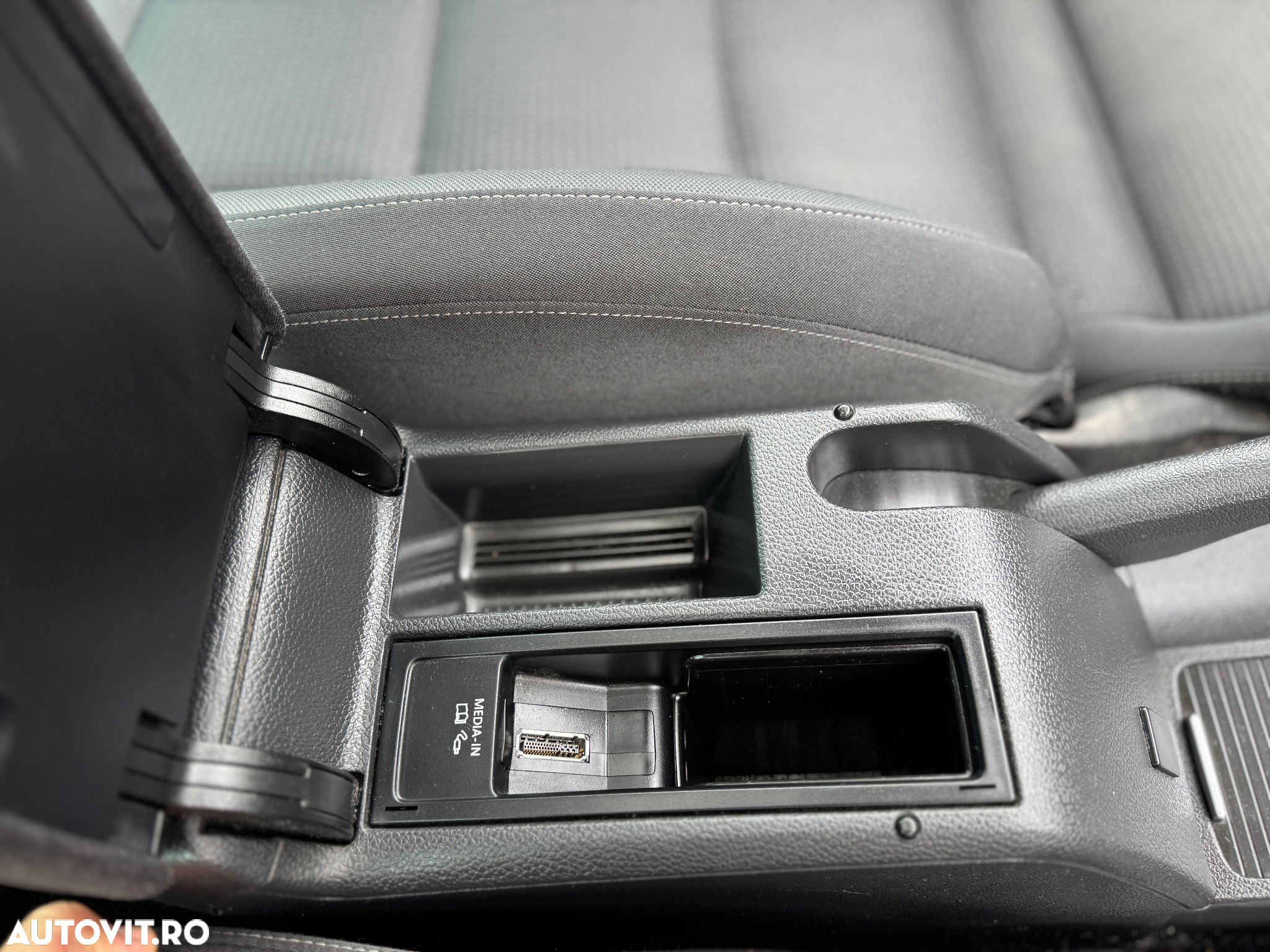 Volkswagen Golf - 22