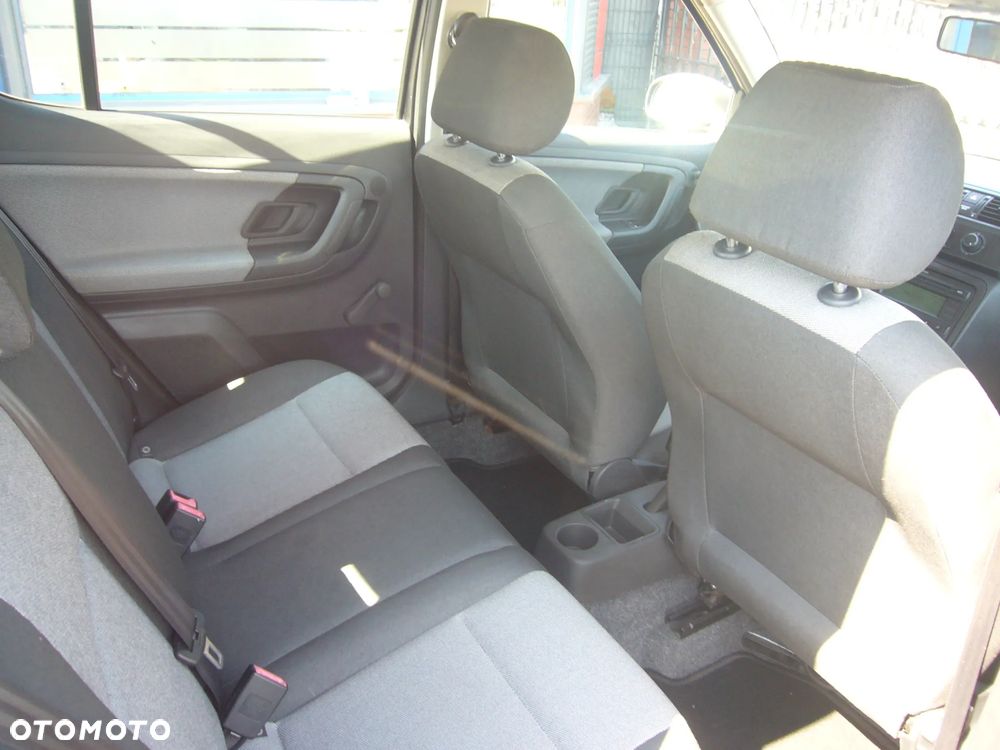 Skoda Fabia 1.2 HTP Ambiente - 16